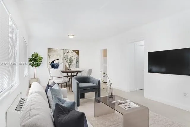 Foto de propiedad en 974 Biarritz Drive 11, Miami Beach, FL 33141 Miami Beach con MLS# 