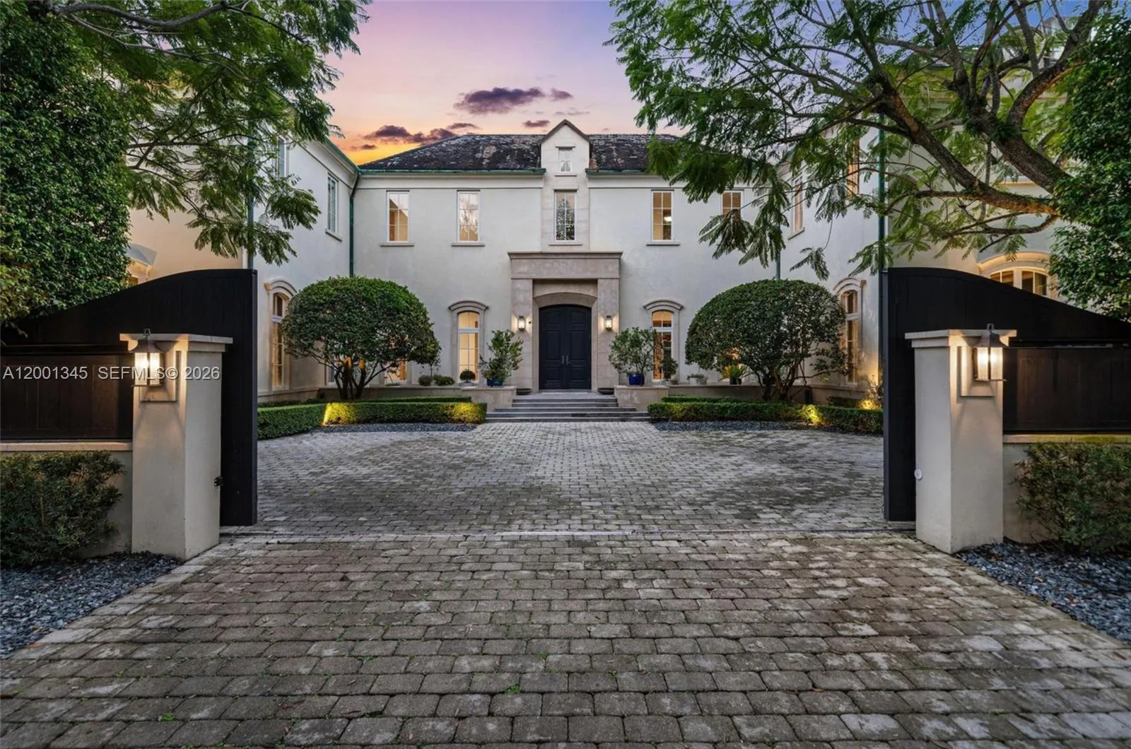 Foto de propiedad en 9741 W Suburban Drive, Pinecrest, FL 33156 Pinecrest con MLS# 
