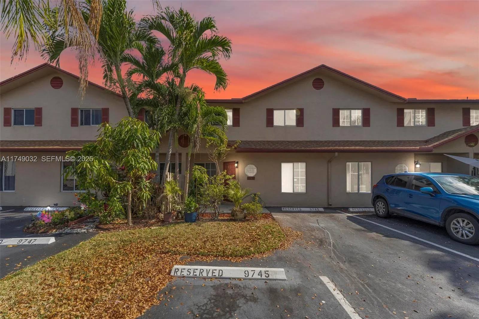 Foto de propiedad en 9745 NW 37th Street 9745, Sunrise, FL 33351 Sunrise con MLS# 