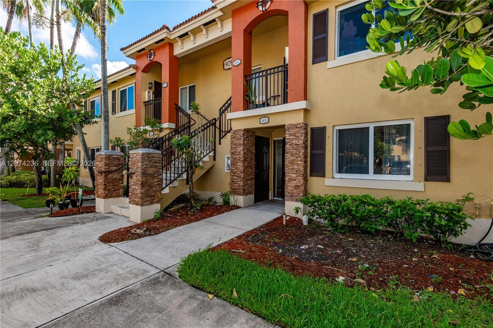 Foto de propiedad en 975 NE 34th Avenue 103, Homestead, FL 33033 Homestead con MLS# 