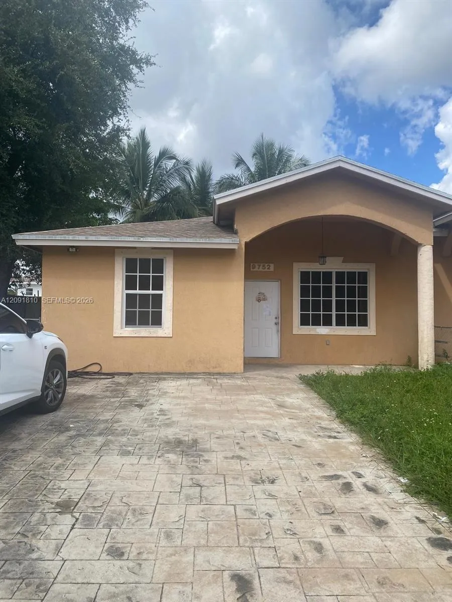 Foto de propiedad en 9752 NW 26th Avenue 9752, Miami, FL 33147 Miami con MLS# 