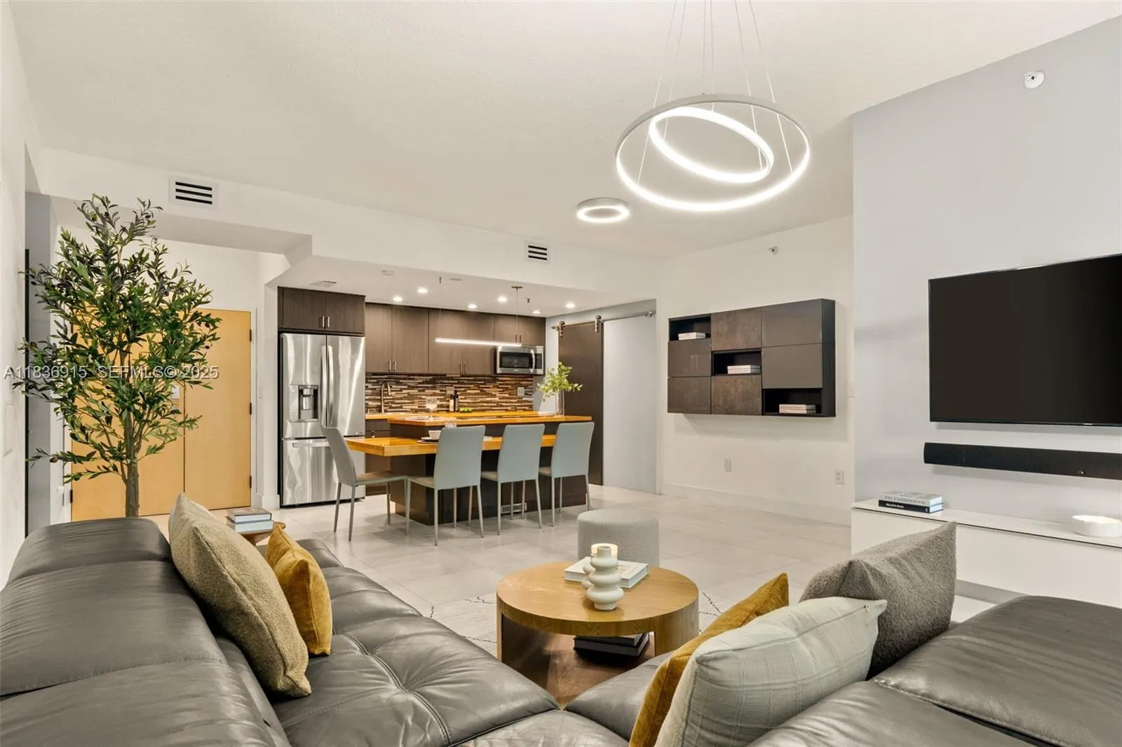 Foto de propiedad en 9755 NW 52nd Street 206, Doral, FL 33178 Doral con MLS# 