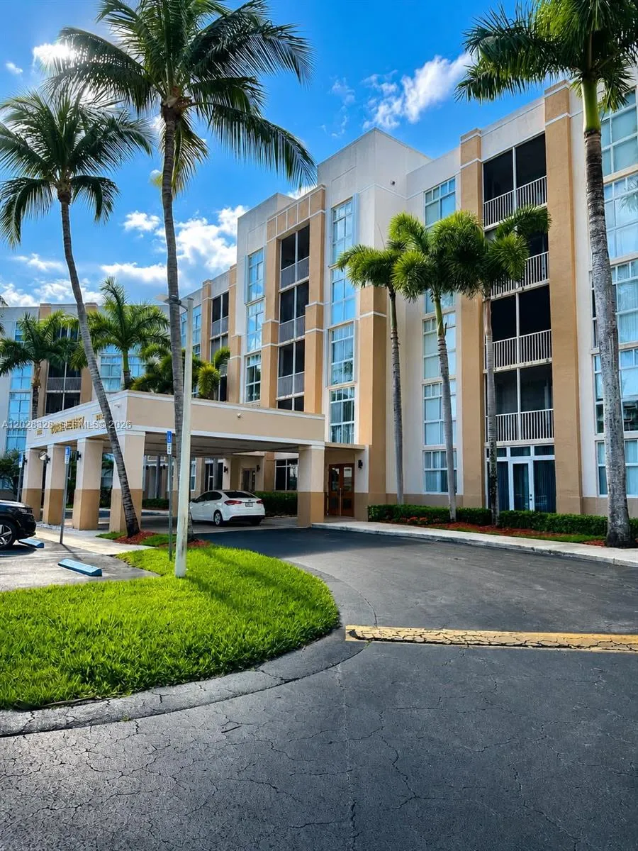 Foto de propiedad en 9755 NW 52nd Street 219, Doral, FL 33178 Doral con MLS# 