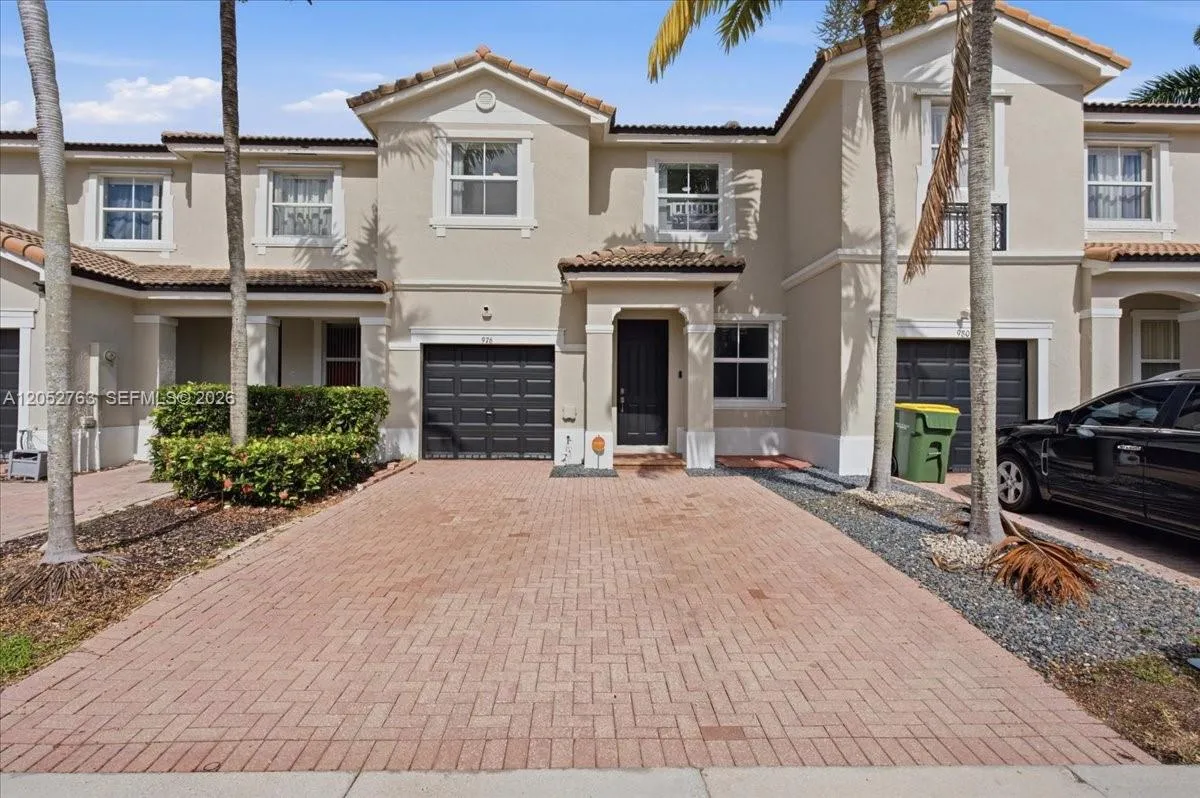 Foto de propiedad en 976 NE 42nd Avenue 0, Homestead, FL 33033 Homestead con MLS# 