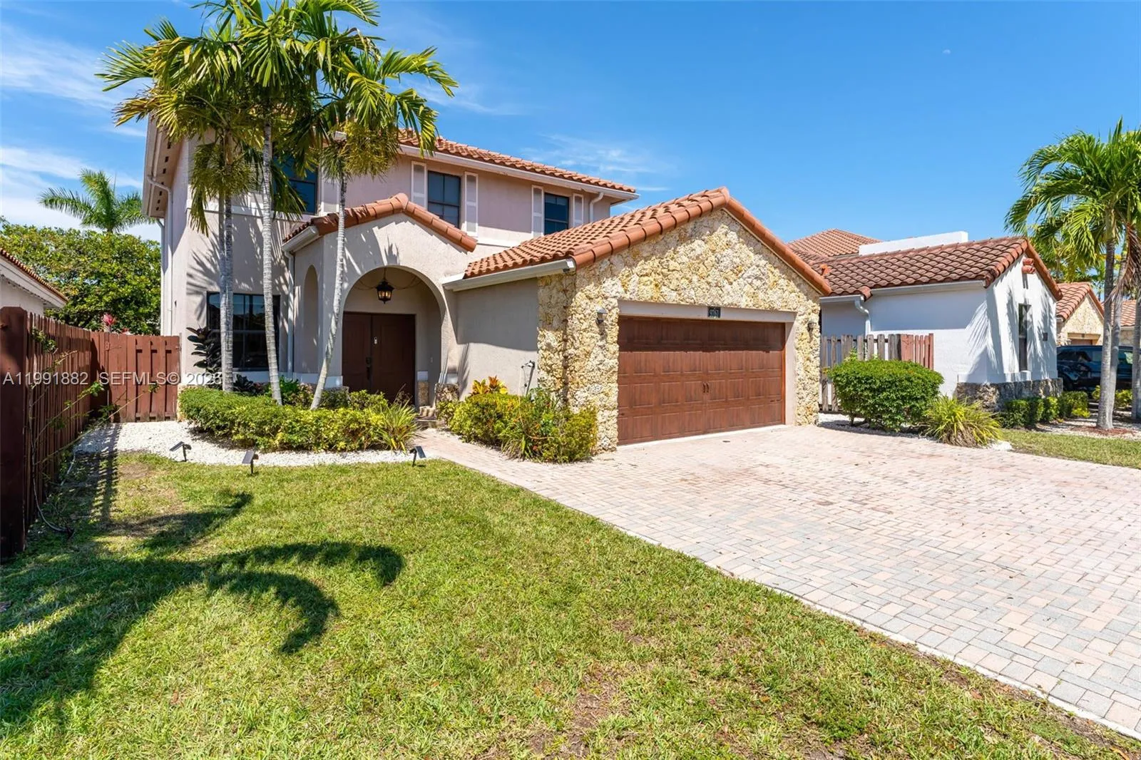 Vendido 9761 NW 9th Street, Miami, FL 33172, Miami, FL 33172