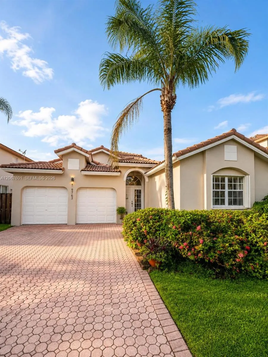 Foto de propiedad en 9763 NW 29th Street, Doral, FL 33172 Doral con MLS# 