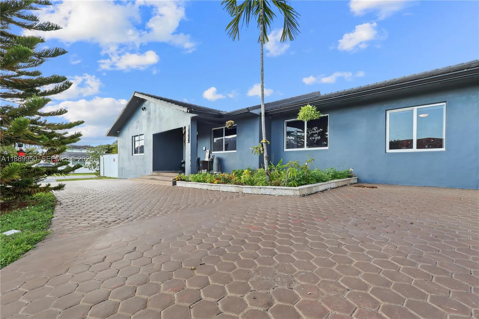Foto de propiedad en 9795 NW 27th Terrace, Doral, FL 33172 Doral con MLS# 