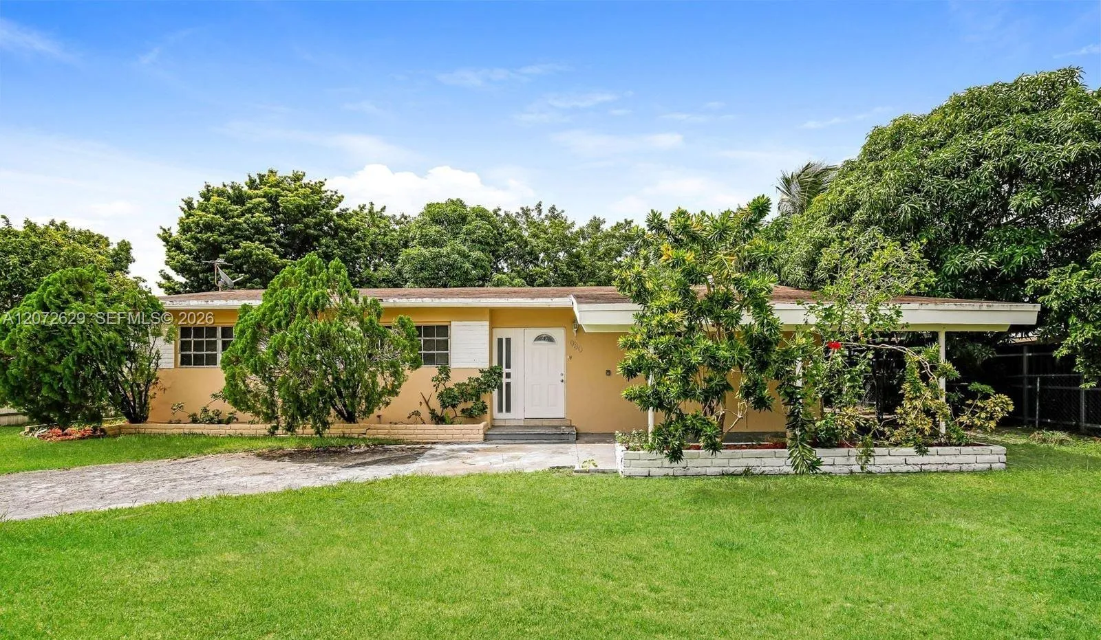 Foto de propiedad en 980 NW 182nd Street, Miami Gardens, FL 33169 Miami Gardens con MLS# 