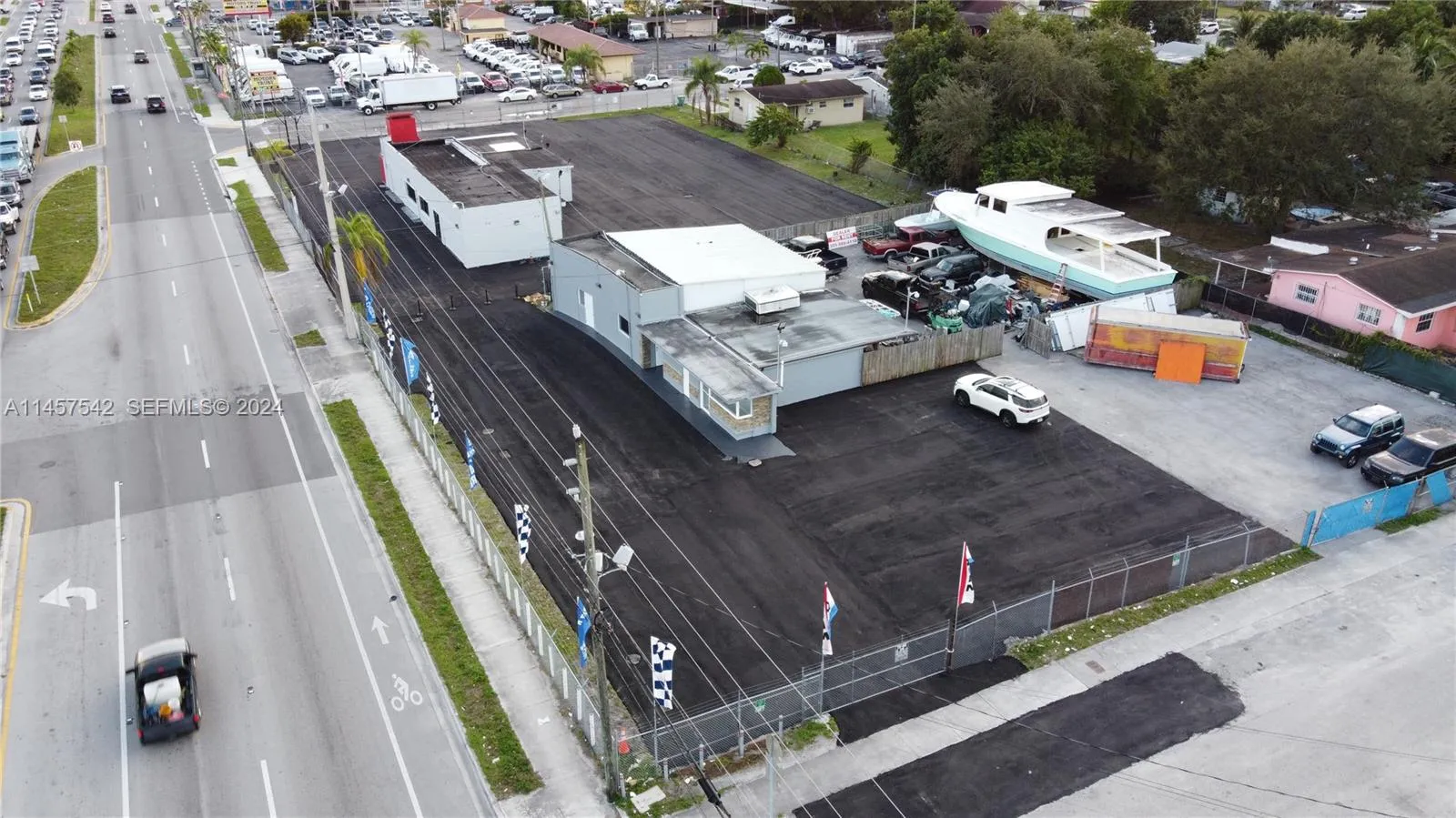 Foto de propiedad en 9800 NW 27th Avenue, Miami, FL 33147 Miami con MLS# 
