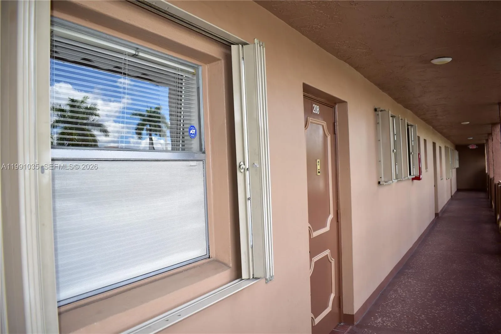 Foto de propiedad en 9800 Sunrise Lakes Boulevard 208, Sunrise, FL 33322 Sunrise con MLS# 