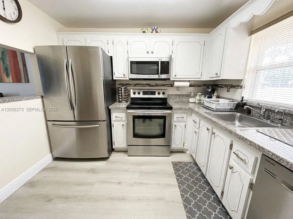 Foto de propiedad en 9801 Sunrise Lakes Boulevard 203, Sunrise, FL 33322 Sunrise con MLS# 