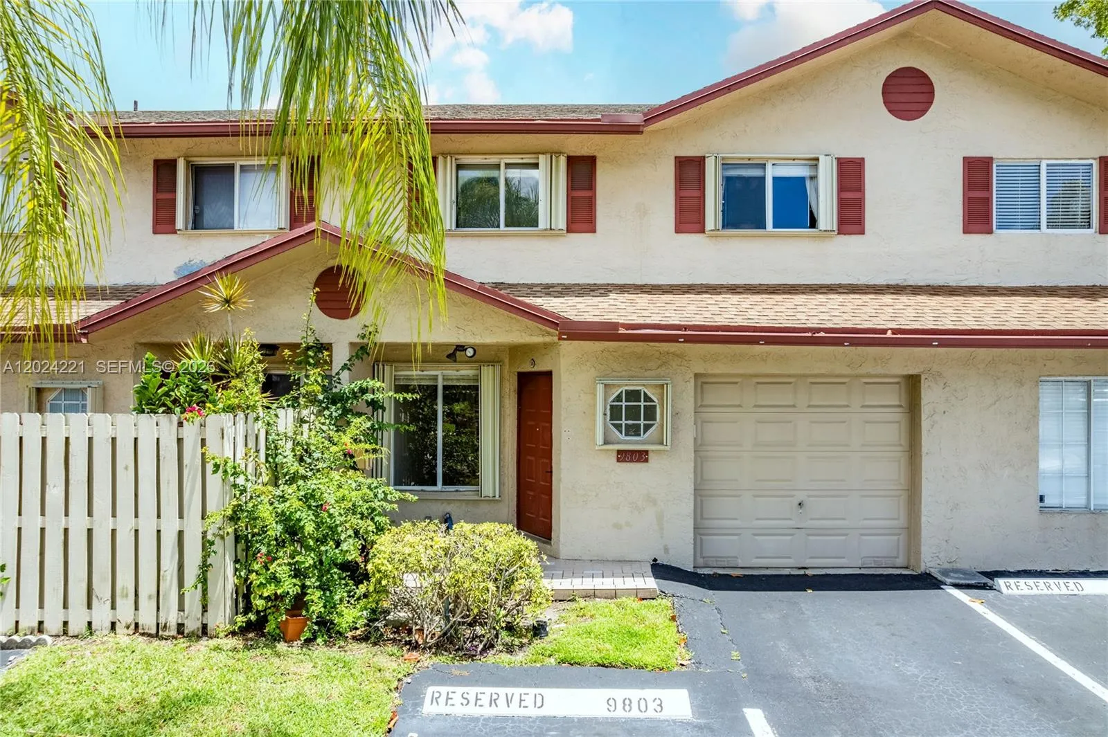 Foto de propiedad en 9803 NW 37th Street, Sunrise, FL 33351 Sunrise con MLS# 