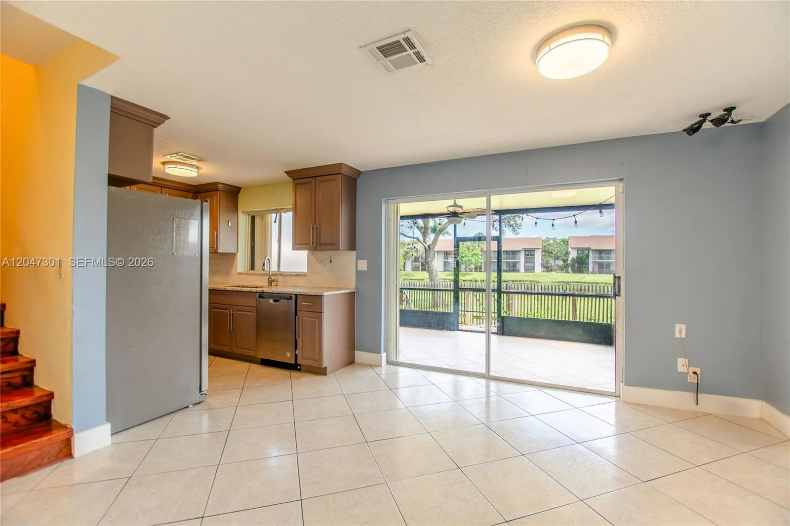 Foto de propiedad en 9803 NW 37th Street, Sunrise, FL 33351 Sunrise con MLS# 