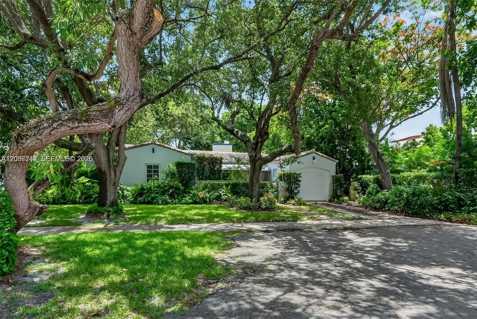 Foto de propiedad en 9805 NE 4th Ave Road 0, Miami Shores, FL 33138 Miami Shores con MLS# 