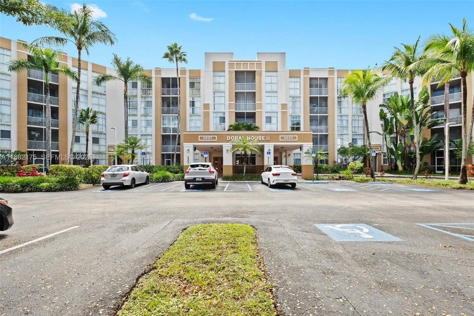 Foto de propiedad en 9805 NW 52nd Street 216, Doral, FL 33178 Doral con MLS# 
