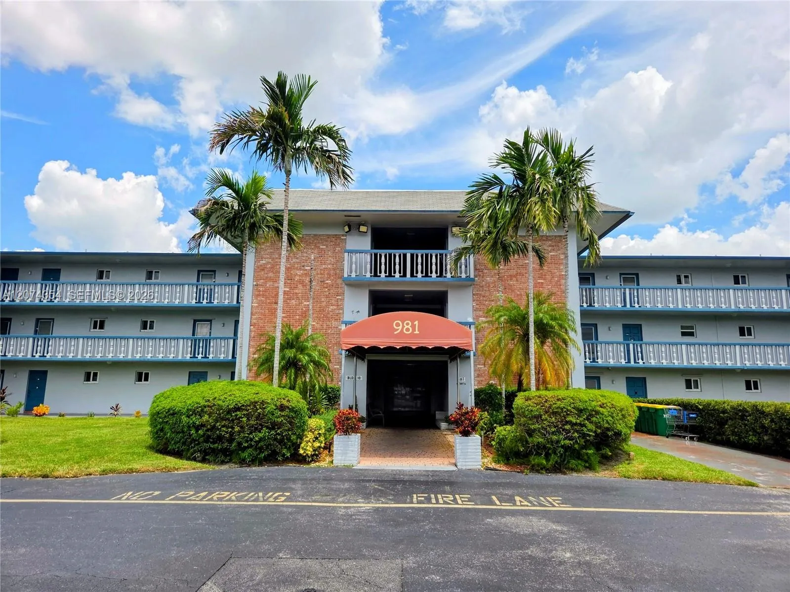 Foto de propiedad en 981 Hillcrest Court 115, Hollywood, FL 33021 Hollywood con MLS# 