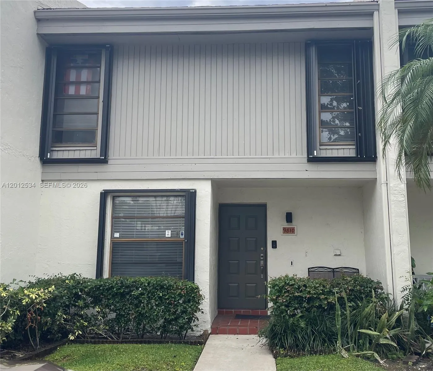 Foto de propiedad en 9810 NW 10th Street 88, Pembroke Pines, FL 33024 Pembroke Pines con MLS# 