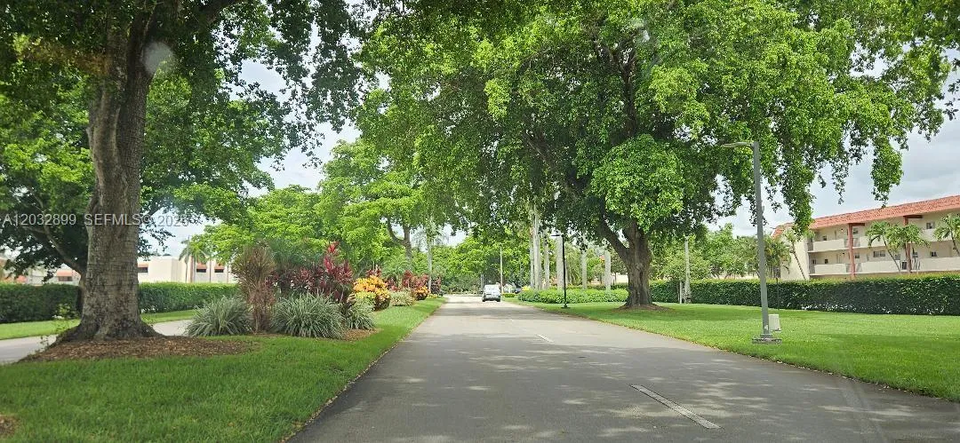 Foto de propiedad en 9823 S Hollybrook Lake Drive 310, Pembroke Pines, FL 33025 Pembroke Pines con MLS# 