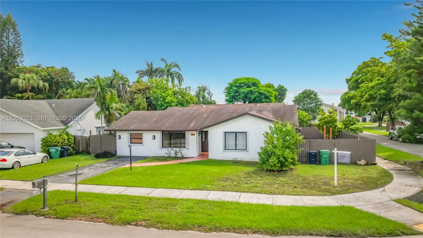 Foto de propiedad en 9825 SW 132nd Court, Miami, FL 33186 Miami con MLS# 