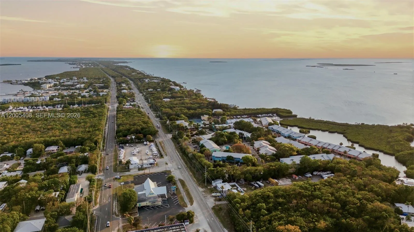Foto de propiedad en 98282 Windward Avenue 2, Key Largo, FL 33037 Key Largo con MLS# 