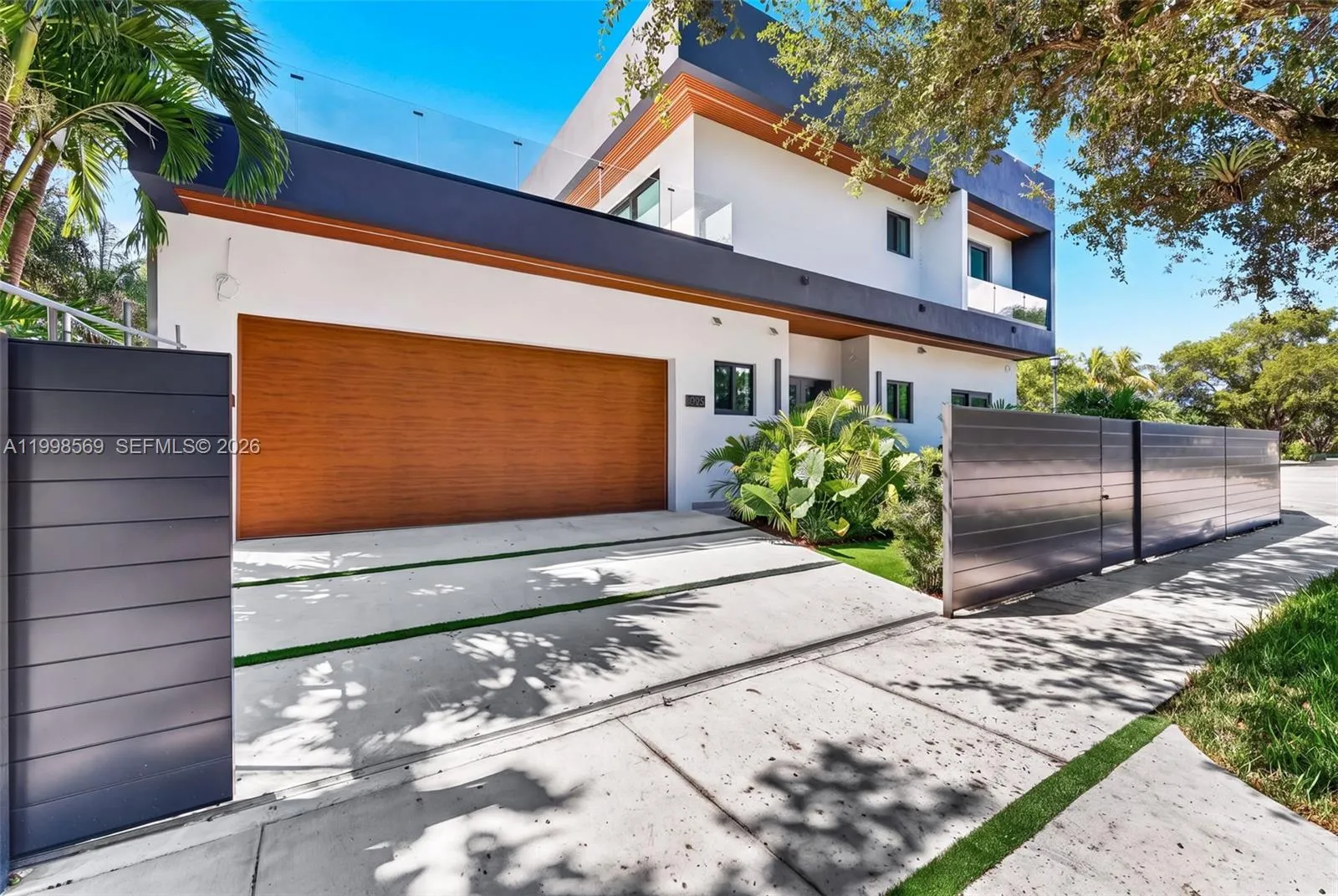 Foto de propiedad en 9833 N Miami Avenue, Miami Shores, FL 33150 Miami Shores con MLS# 