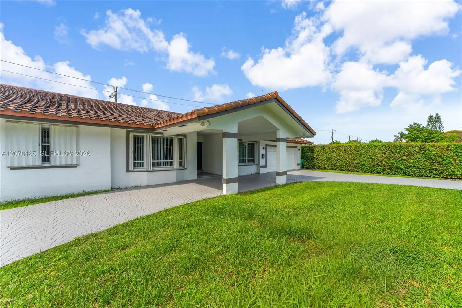 Foto de propiedad en 9835 SW 56th Street 0, Miami, FL 33165 Miami con MLS# 