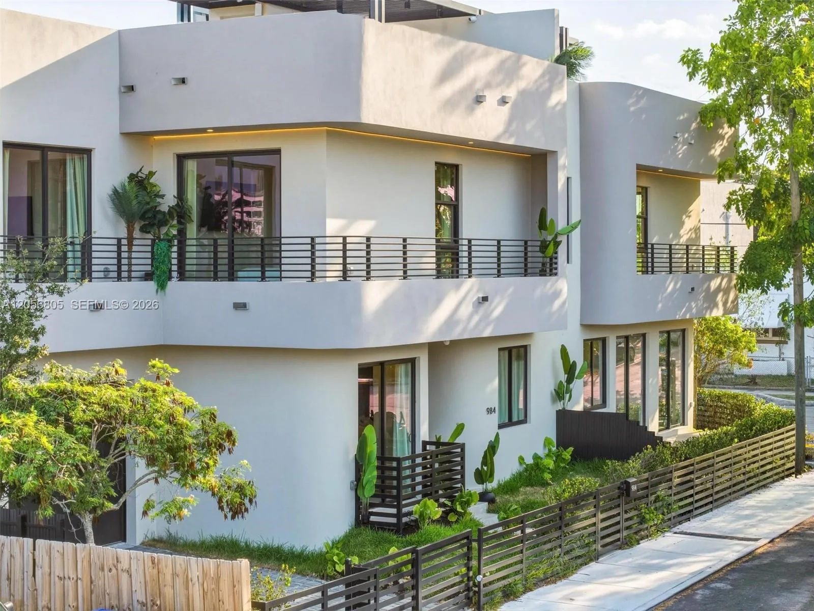 Foto de propiedad en 984 SW 10th Street 1, Miami, FL 33130 Miami con MLS# 