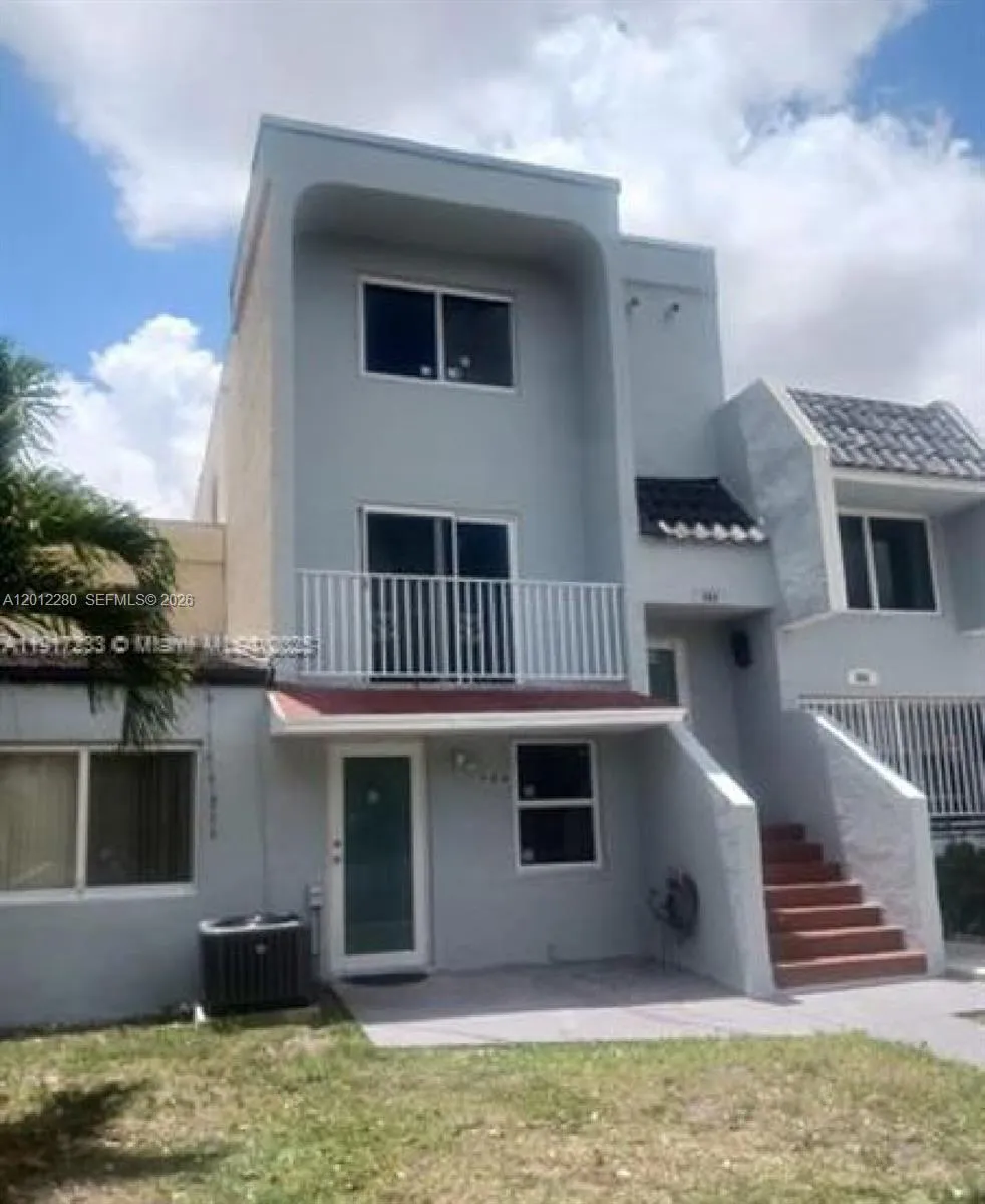 Vendido 984 W 40th Street 2, Hialeah, FL 33012, Hialeah, FL 33012