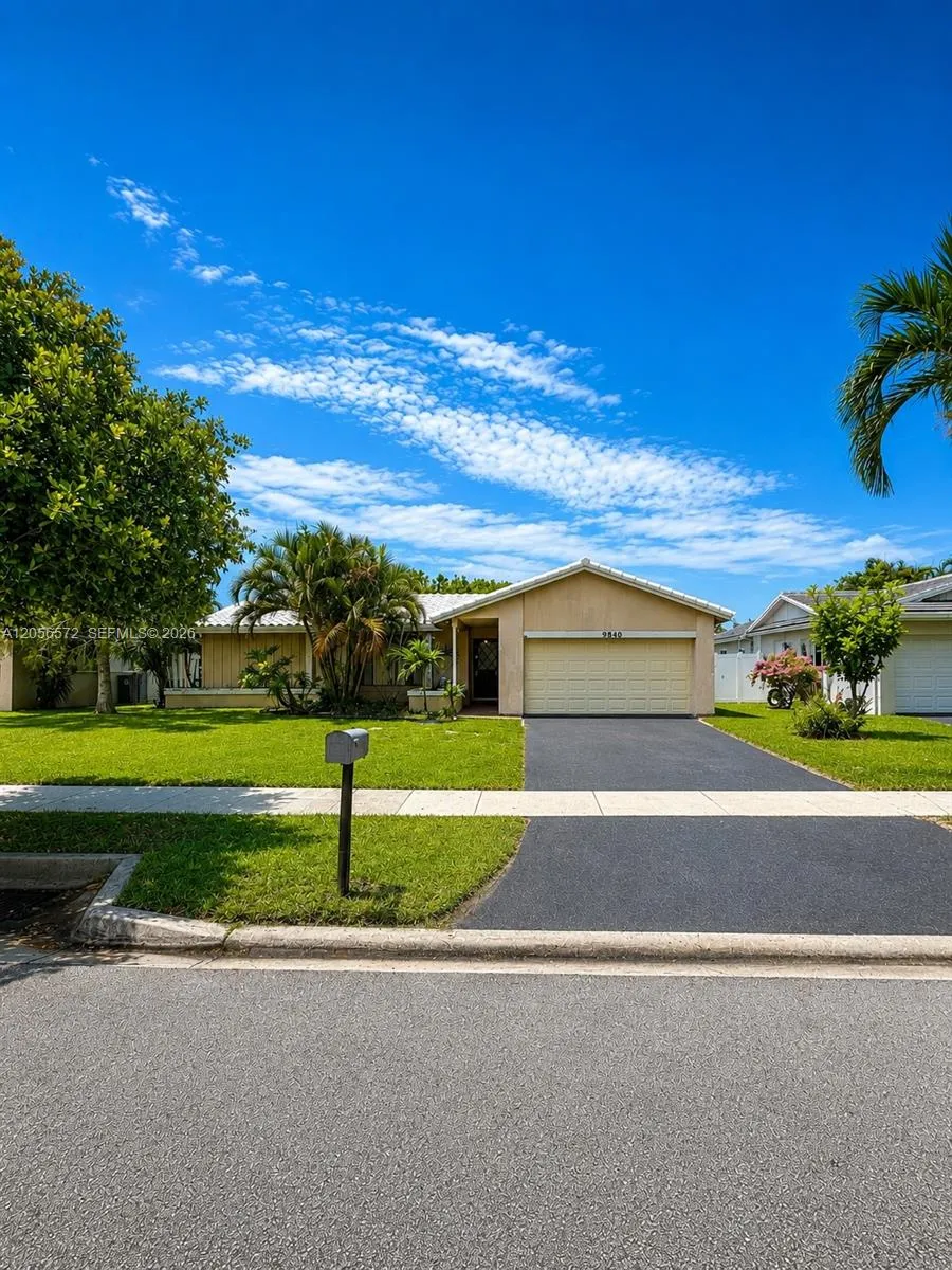 Foto de propiedad en 9840 NW 25th Court, Coral Springs, FL 33065 Coral Springs con MLS# 