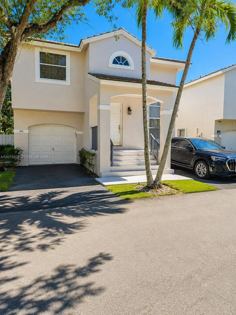 Foto de propiedad en 9840 NW 9th Court 9840, Plantation, FL 33324 Plantation con MLS# 