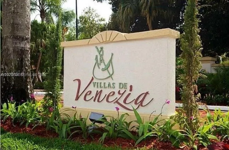 Foto de propiedad en 9842 Nob Hill Lane 9842/08, Sunrise, FL 33351 Sunrise con MLS# 