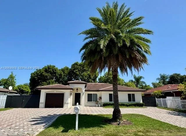 Foto de propiedad en 9845 NW 25th Terrace, Doral, FL 33172 Doral con MLS# 