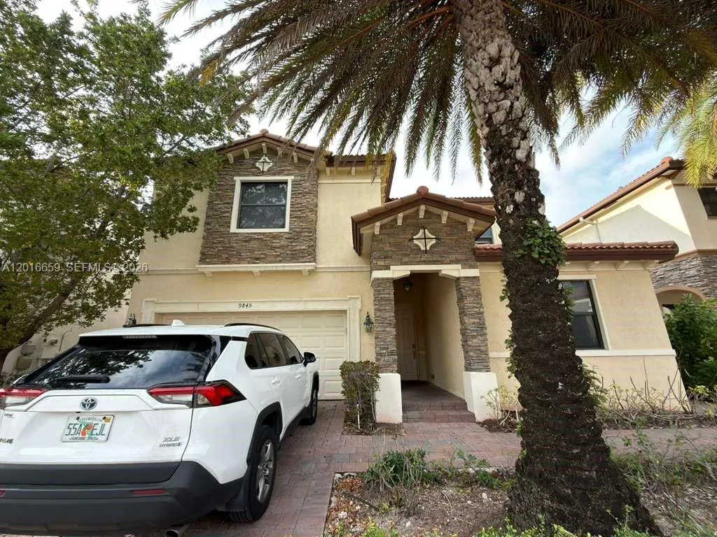Foto de propiedad en 9845 NW 86th Terrace, Doral, FL 33178 Doral con MLS# 
