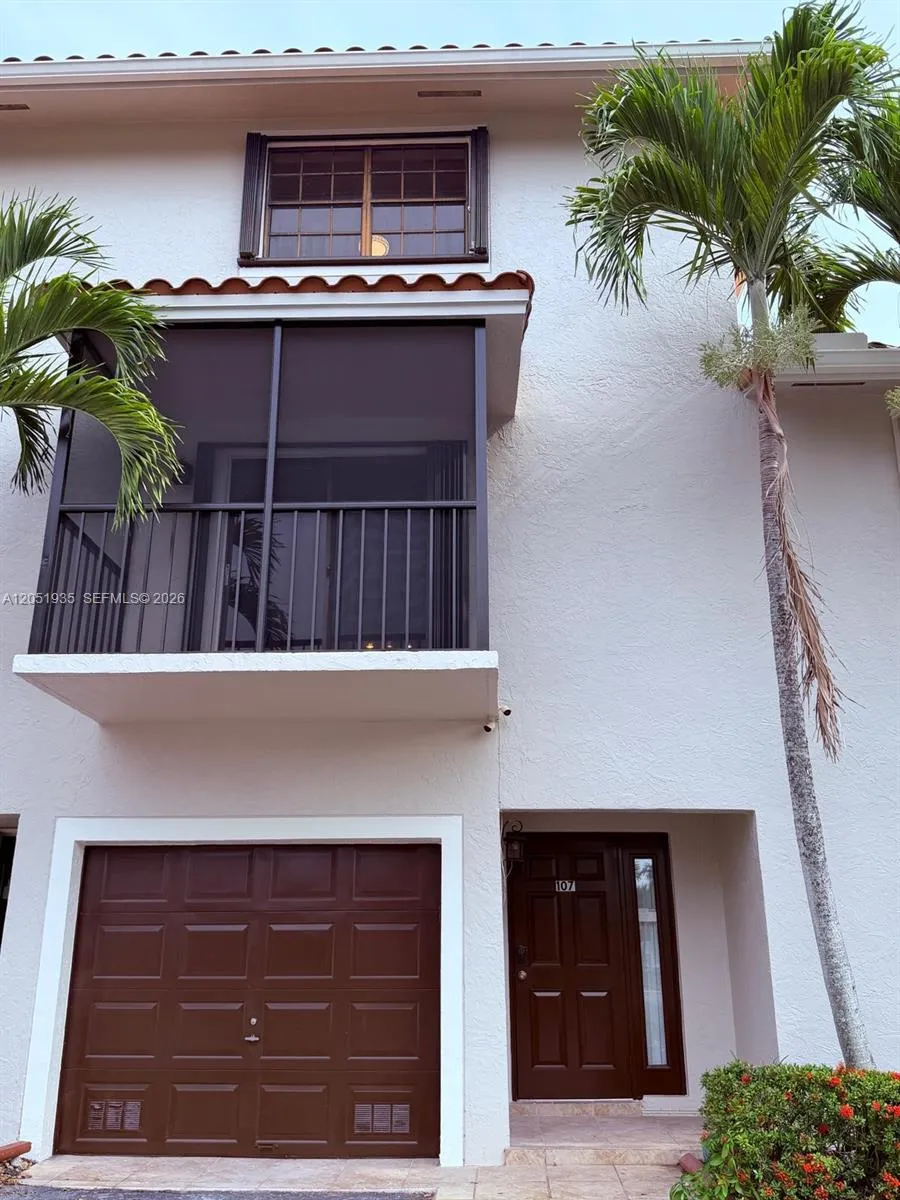 Foto de propiedad en 9850 Hammocks Boulevard 107, Miami, FL 33196 Miami con MLS# 