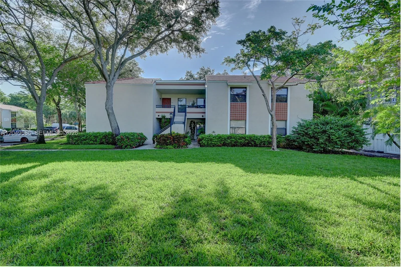 Foto de propiedad en 9858 NW 3rd Street 9858, Plantation, FL 33324 Plantation con MLS# 