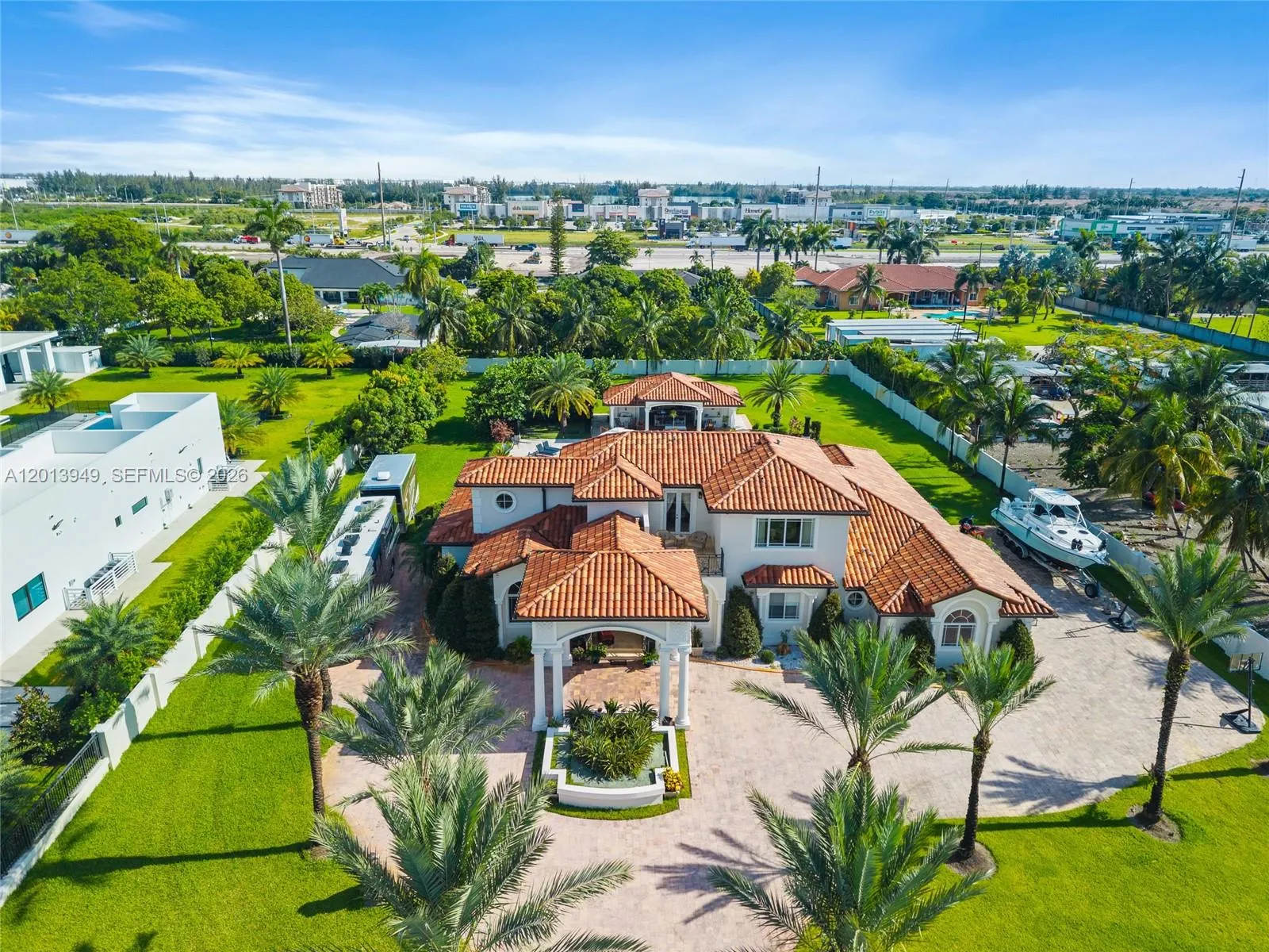 Foto de propiedad en 9861 NW 135th Street, Hialeah Gardens, FL 33018 Hialeah Gardens con MLS# 