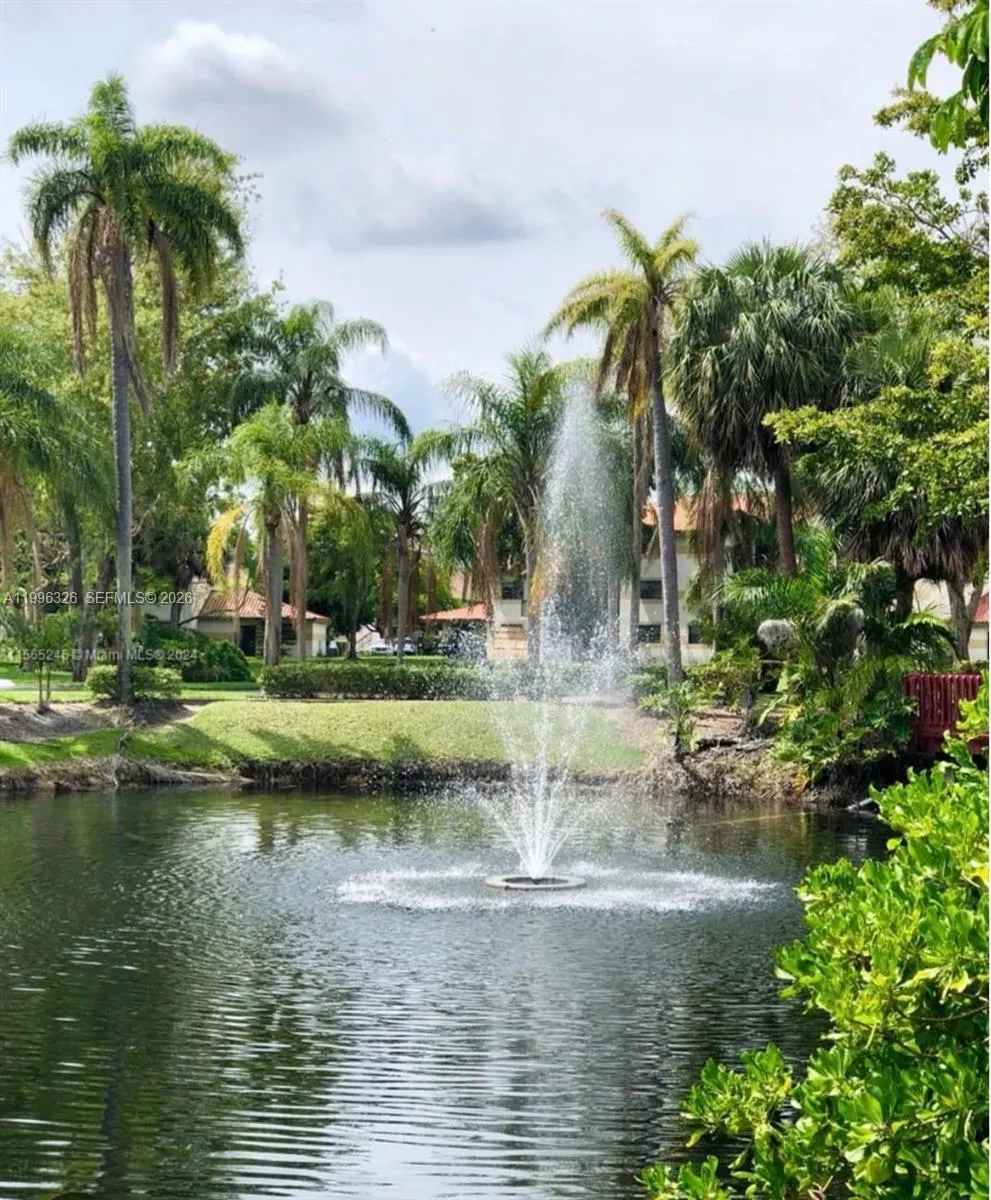 Foto de propiedad en 9885 Nob Hill Court 9885, Sunrise, FL 33351 Sunrise con MLS# 