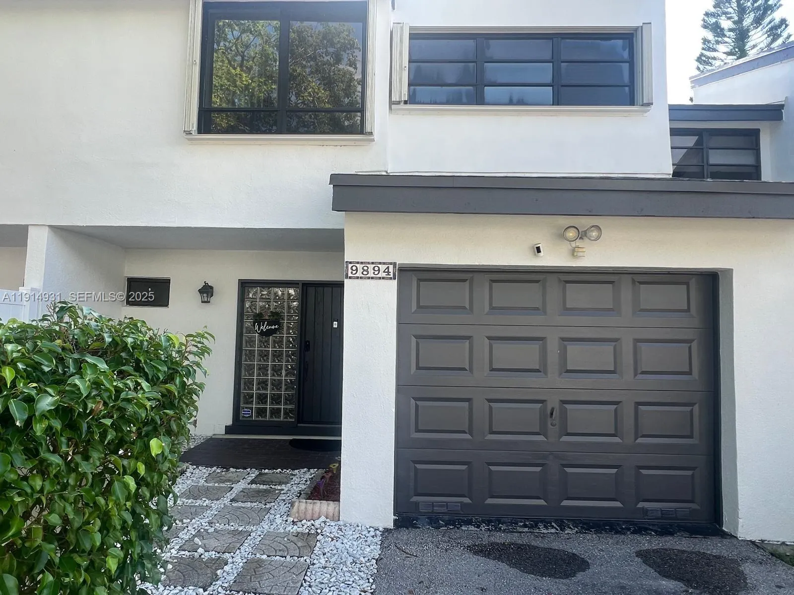 Foto de propiedad en 9894 Fairway Cove Lane, Plantation, FL 33324 Plantation con MLS# 