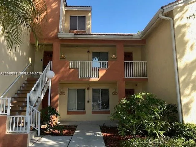 Foto de propiedad en 990 Coral Club Drive 990, Coral Springs, FL 33071 Coral Springs con MLS# 