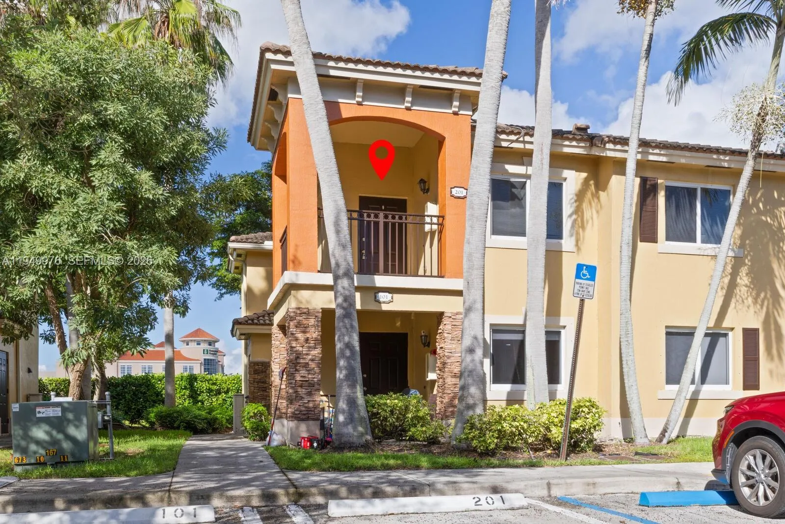 Foto de propiedad en 990 NE 33rd Terrace 201, Homestead, FL 33033 Homestead con MLS# 