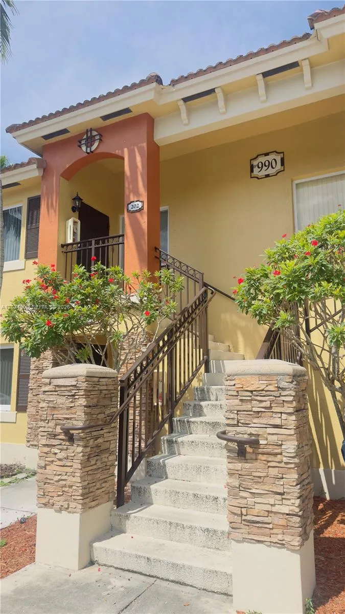 En Venta 990 NE 33rd Terrace 202, Homestead, FL 33033, Homestead, FL 33033