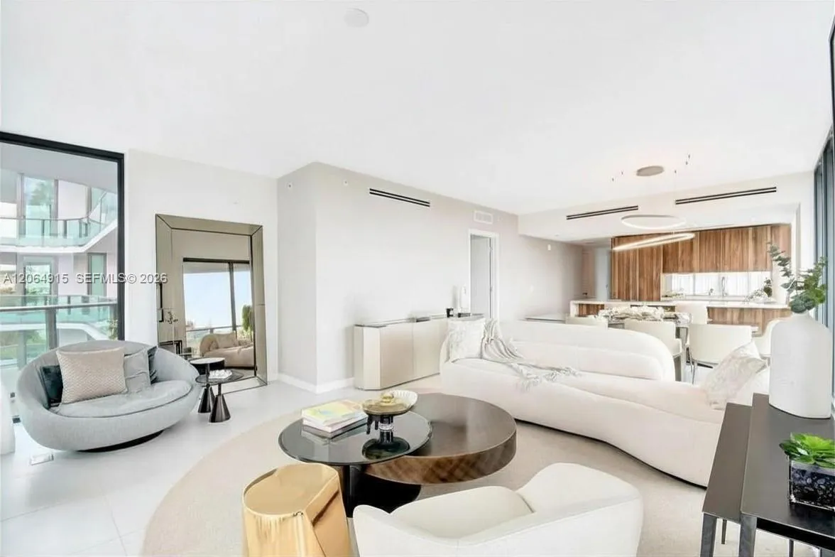 Foto de propiedad en 9901 W Bay Harbor Drive 401, Bay Harbor Islands, FL 33154 Bay Harbor Islands con MLS# 