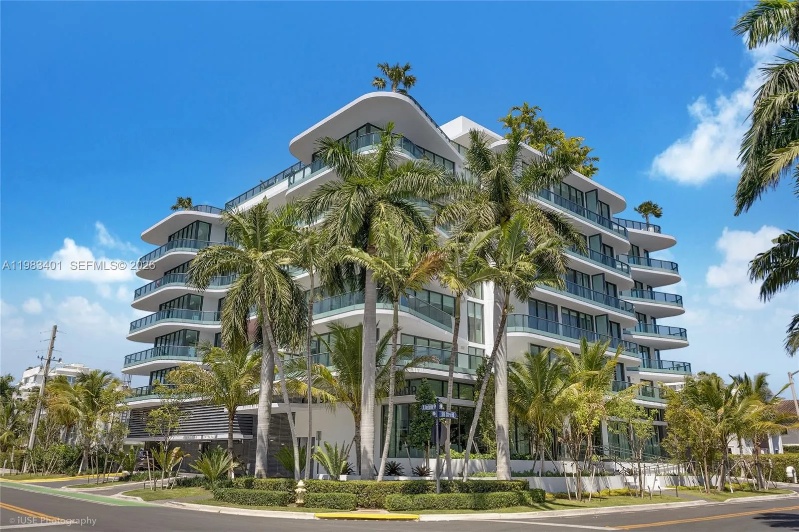 Foto de propiedad en 9901 W Bay Harbor Drive 506, Miami, FL 33154 Miami con MLS# 