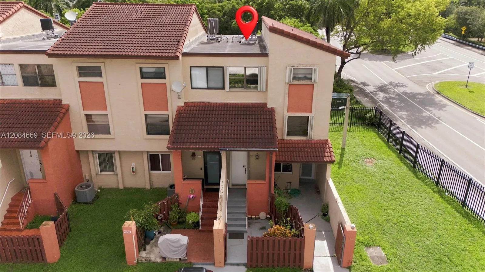 En Venta 9905 NW 9th St Circle 12-21, Miami, FL 33172, Miami, FL 33172