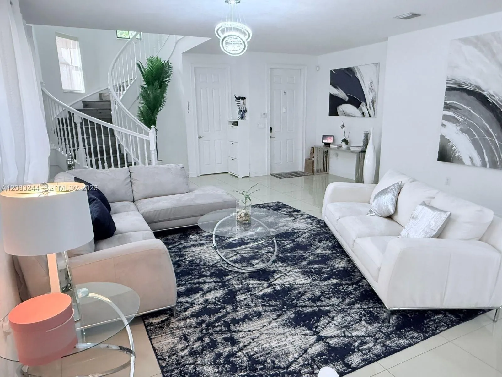 Foto de propiedad en 9907 NW 87th Terrace, Doral, FL 33178 Doral con MLS# 