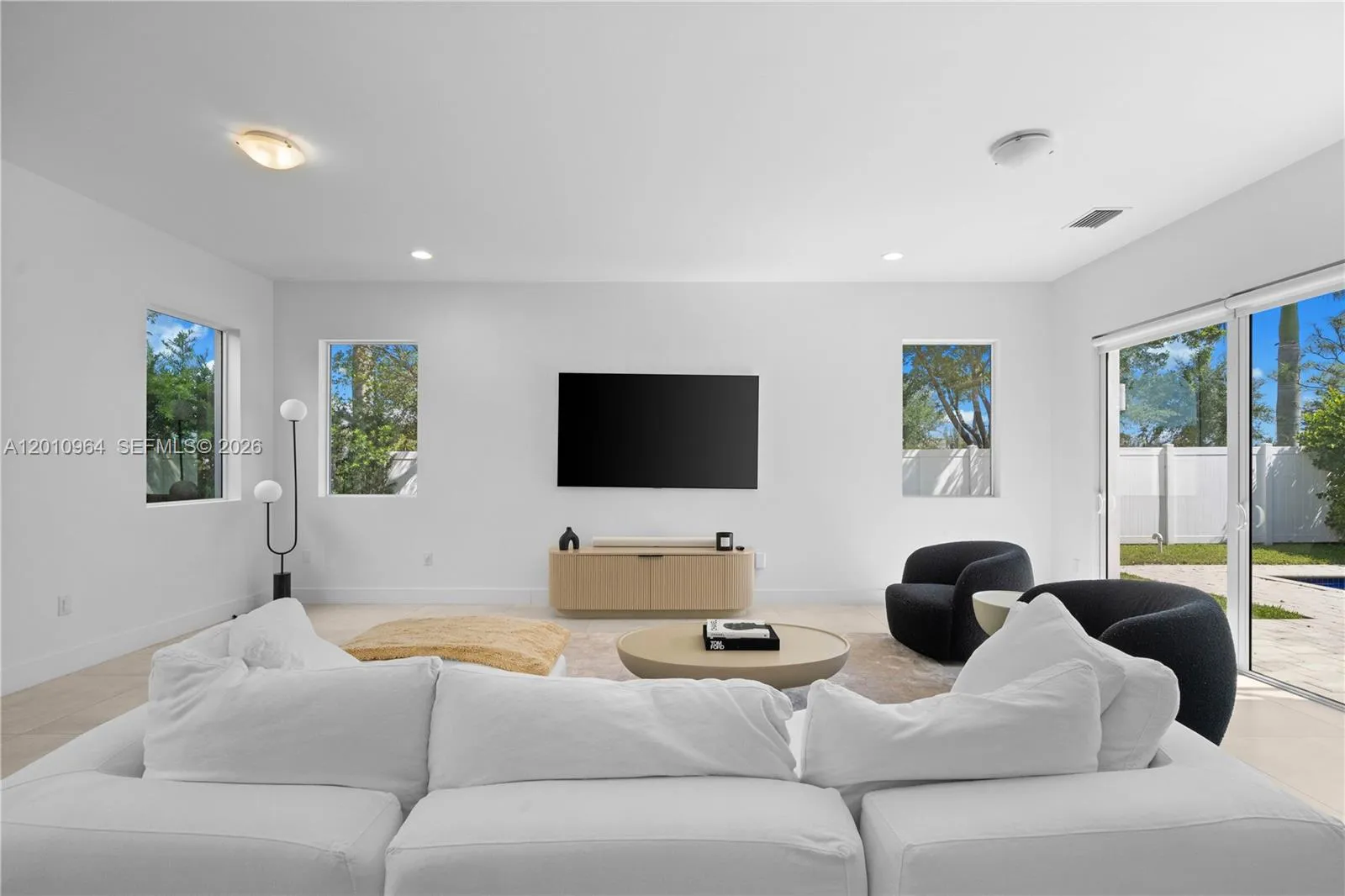 Foto de propiedad en 9915 NW 75th Street 9915, Doral, FL 33178 Doral con MLS# 