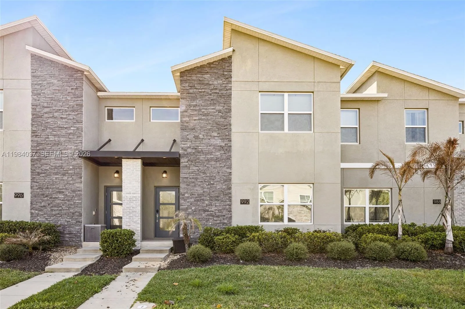 Foto de propiedad en 992 Leasder Street, FL 33896  con MLS# 