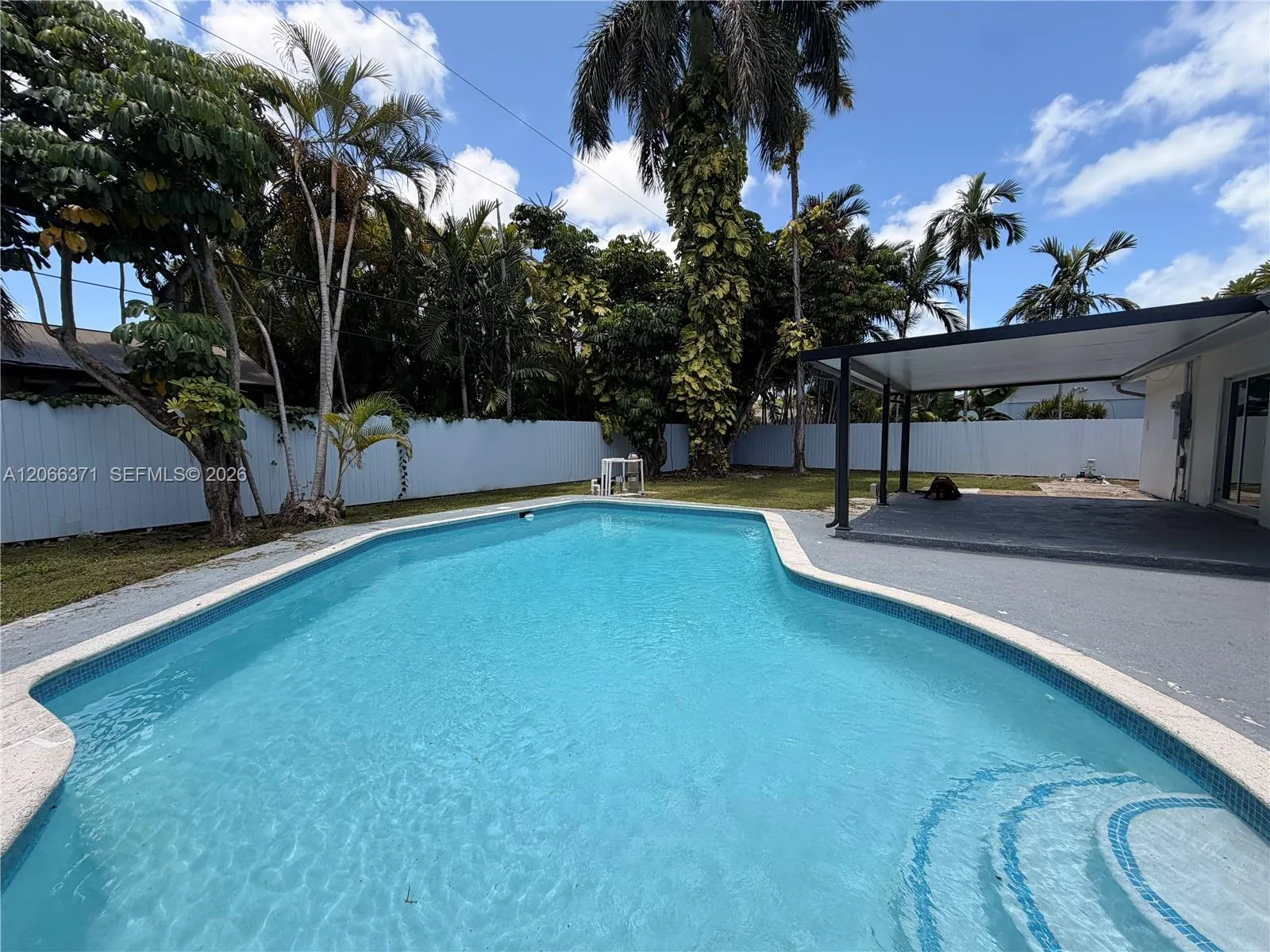Foto de propiedad en 9934 SW 195th Street, Cutler Bay, FL 33157 Cutler Bay con MLS# 