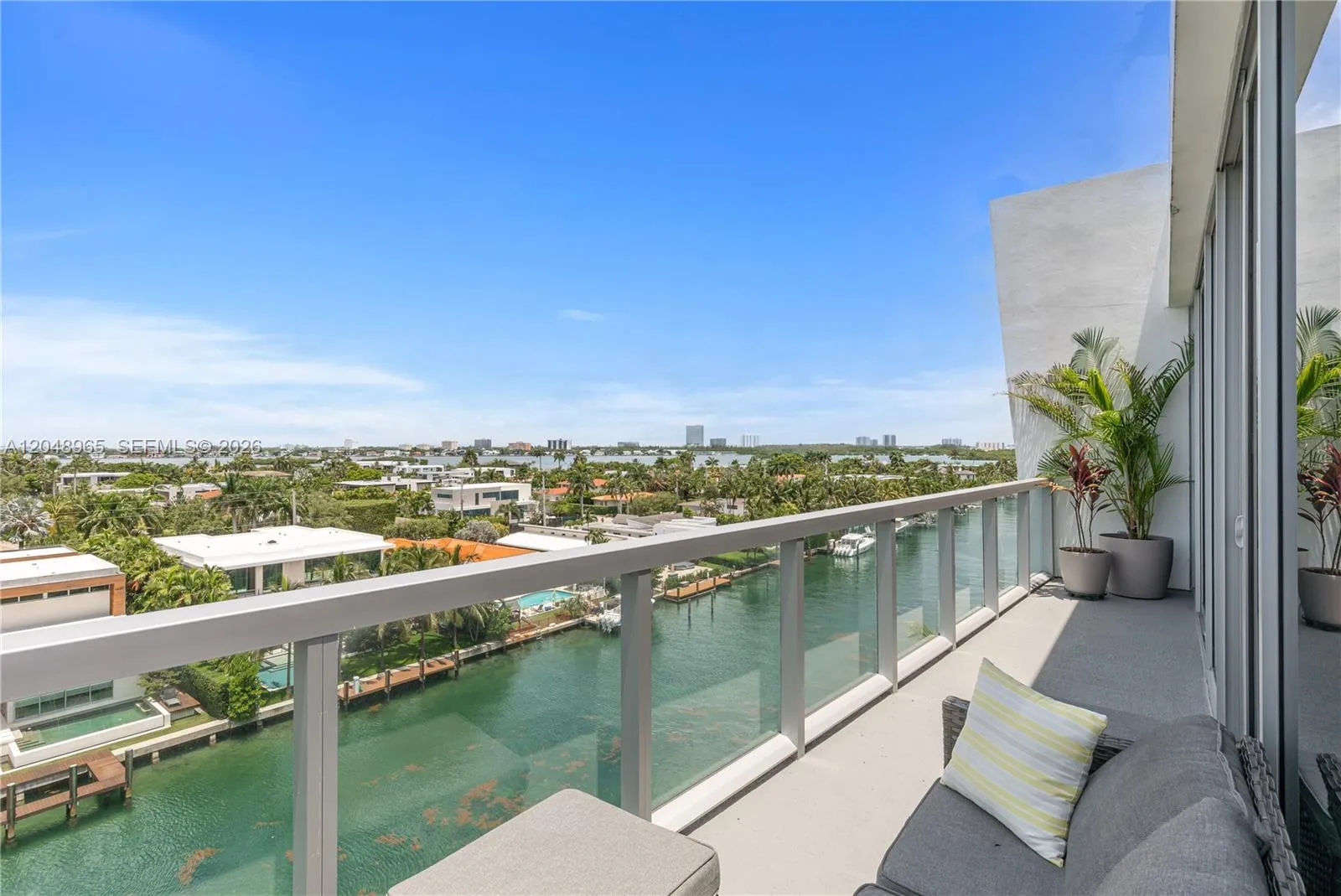 Foto de propiedad en 9940 W Bay Harbor Drive 7G-S, Bay Harbor Islands, FL 33154 Bay Harbor Islands con MLS# 