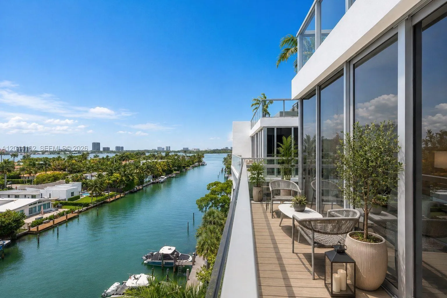 Foto de propiedad en 9940 W Bay Harbor Drive 7H-S, Bay Harbor Islands, FL 33154 Bay Harbor Islands con MLS# 